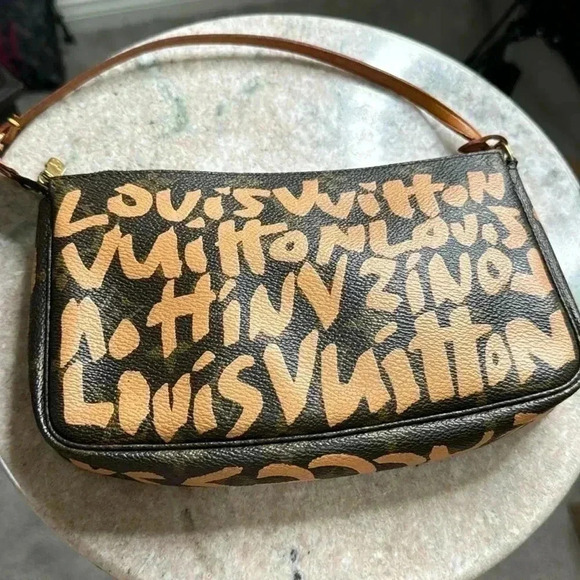 LOUIS VUITTON x Stephen Sprouse ‘Graffiti’ Pochette  with long strap non-branded - Picture 17 of 17